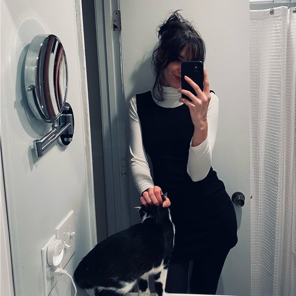 Meet your Posher, Olivia - Picture 3 of 5